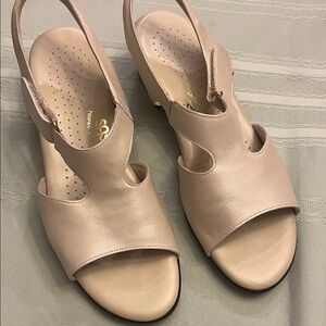 SAS Cream Leather Sandals size 10.5 BRAND NEW